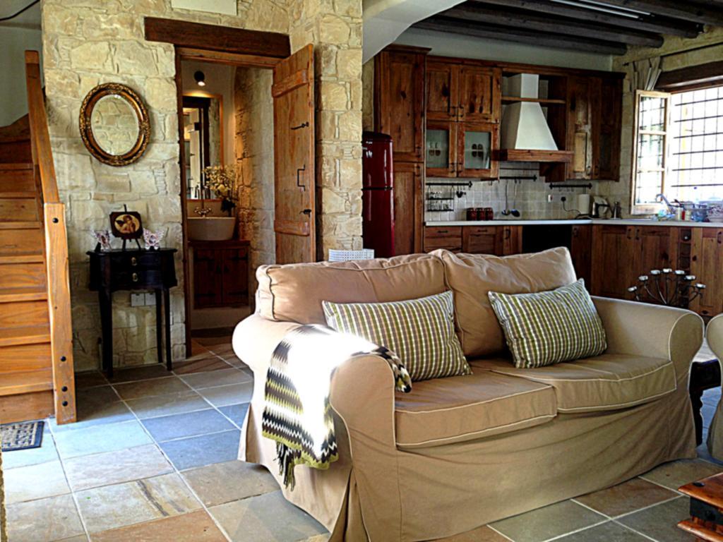 Lofou Traditional Stone House Стая снимка