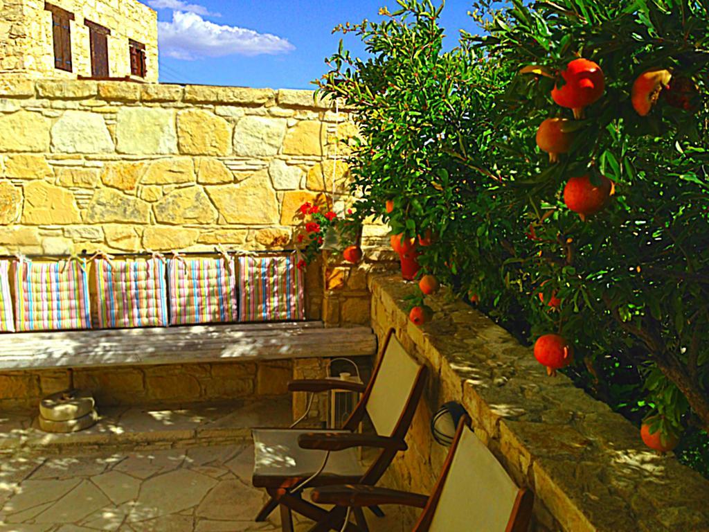 Lofou Traditional Stone House Стая снимка
