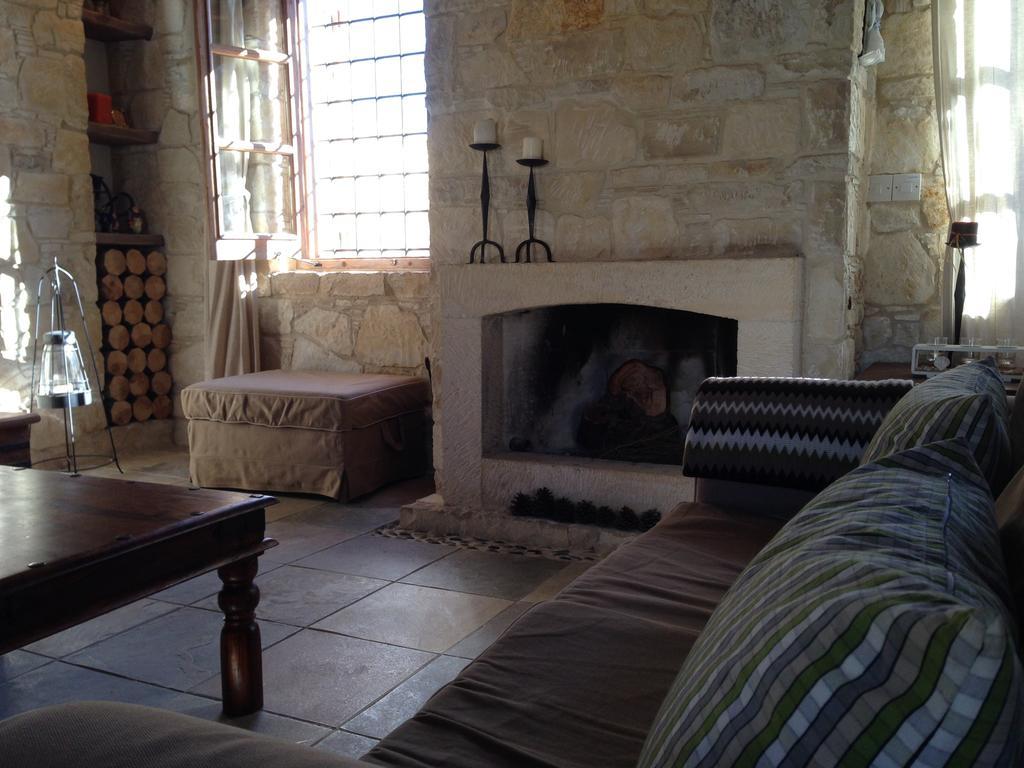 Lofou Traditional Stone House Стая снимка